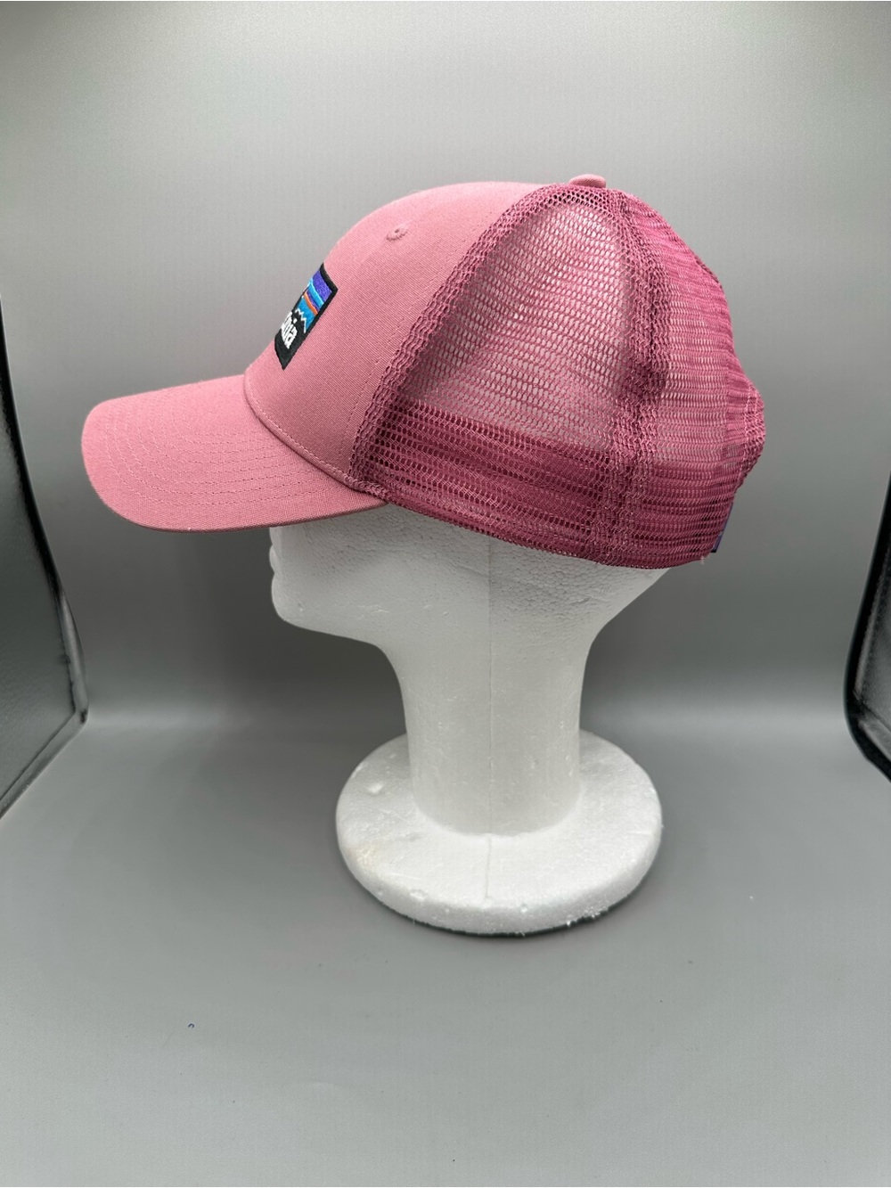 Patagonia P-6 Logo Trucker Hat Unisex OSFA Pink Mesh - Picture 5 of 10